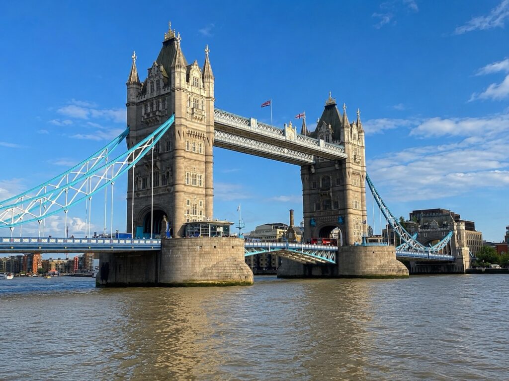 Tower Bridge, Londres, photographie d’architecture en noir et blanc