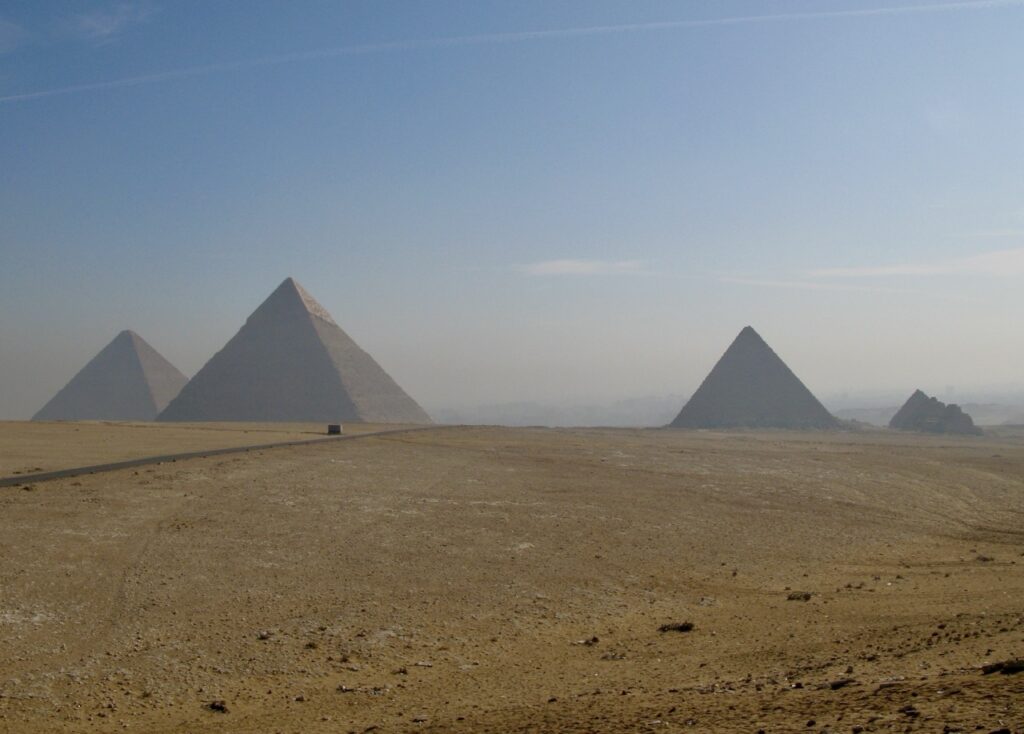 Pyramides de Gizeh, Egypte, photographie de nature en noir et blanc