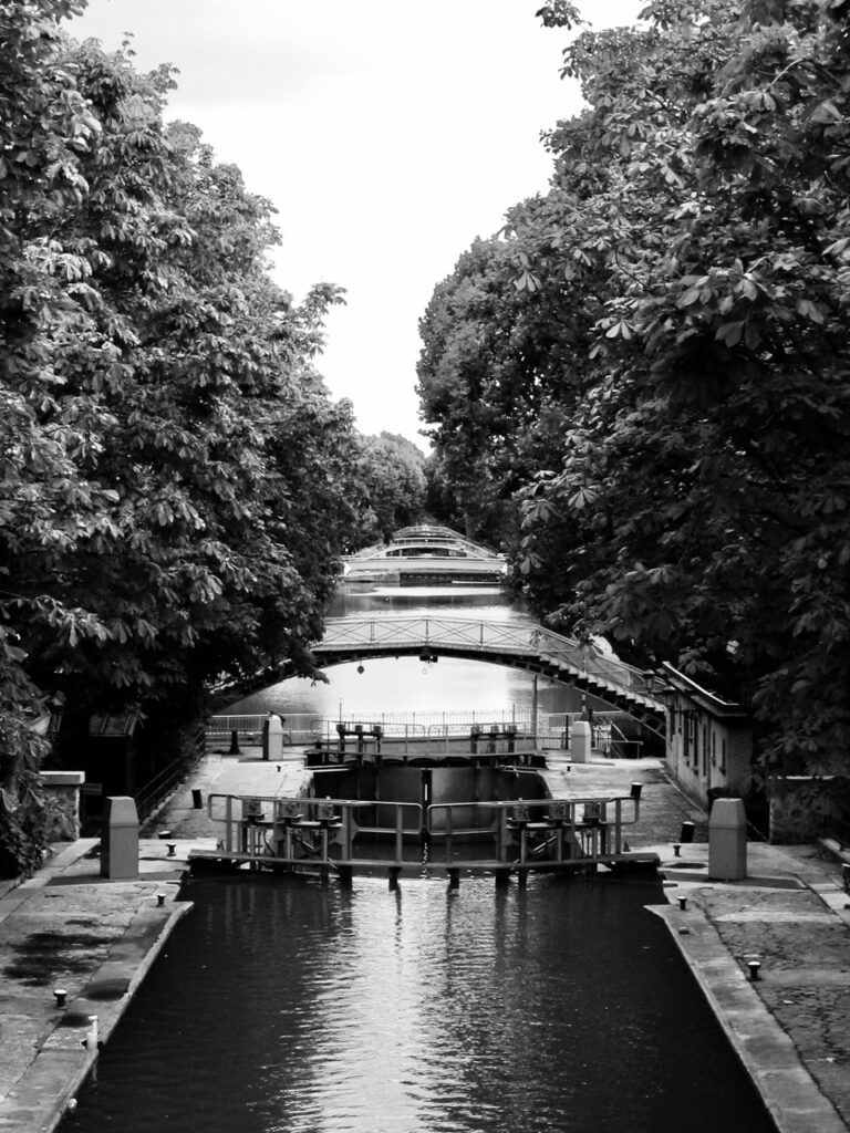 Canal Saint- Martin, Paris, photographie de rue en noir et blanc